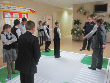 Практическое занятие на напольном баннере ПЕРЕКРЁСТОК